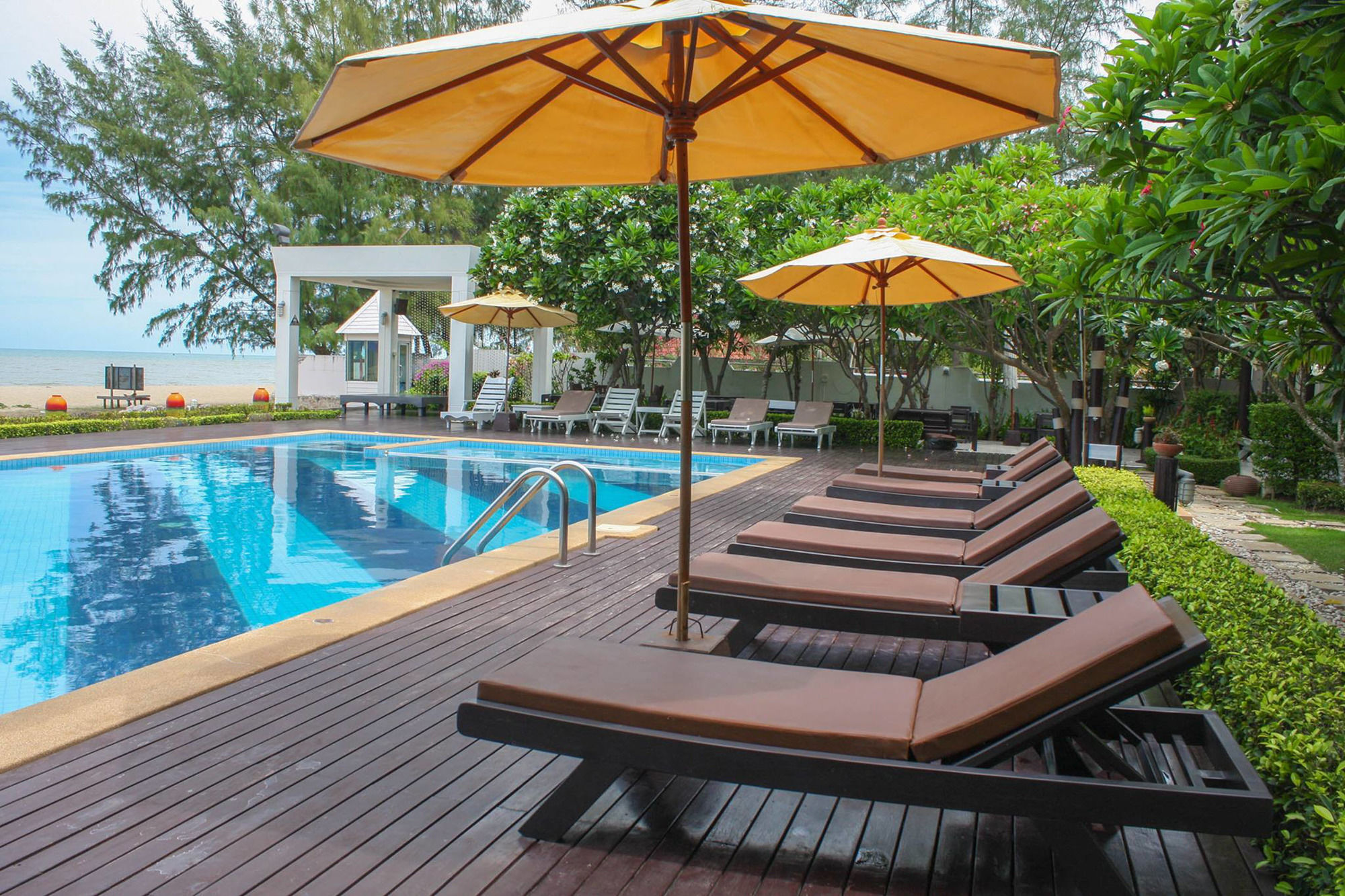 Chez Nous Boutique Resort Haad Chao Samran Exterior foto
