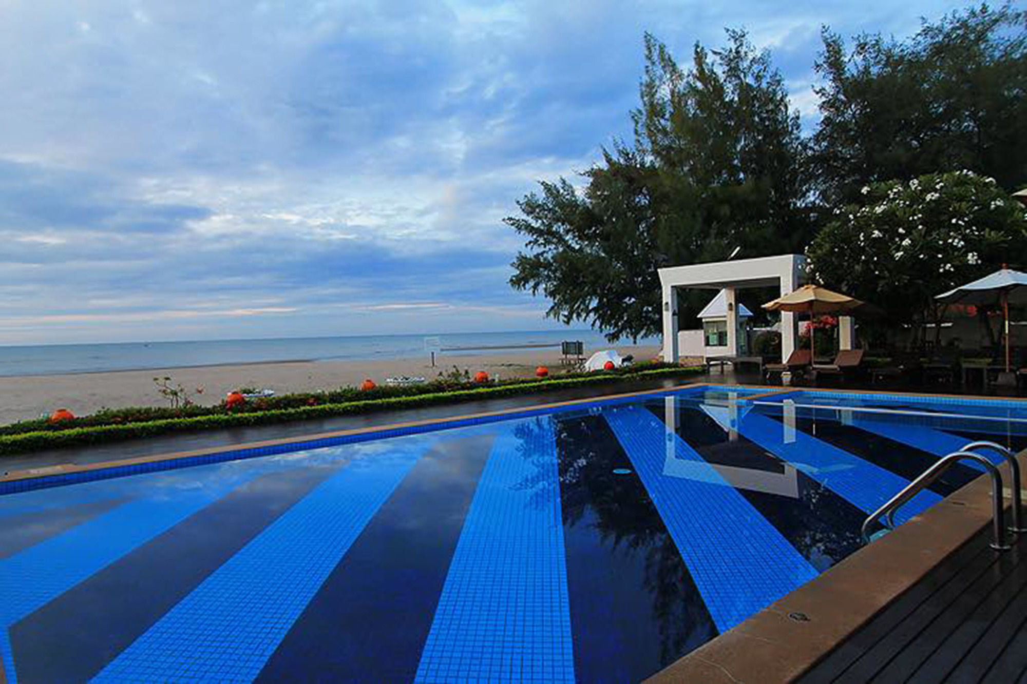 Chez Nous Boutique Resort Haad Chao Samran Exterior foto